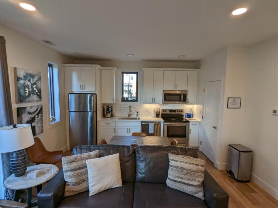 Location Location - Capri Condo 212 Traverse Stadt Exterior foto